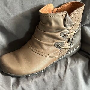 Stylish Tan Ankle Boots